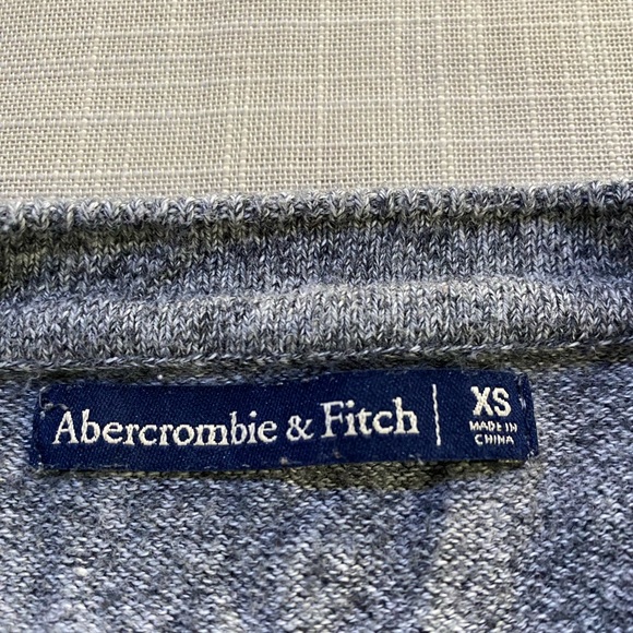 Abercrombie & Fitch sweater with button details. Woman’s size XSmall - Picture 2 of 14